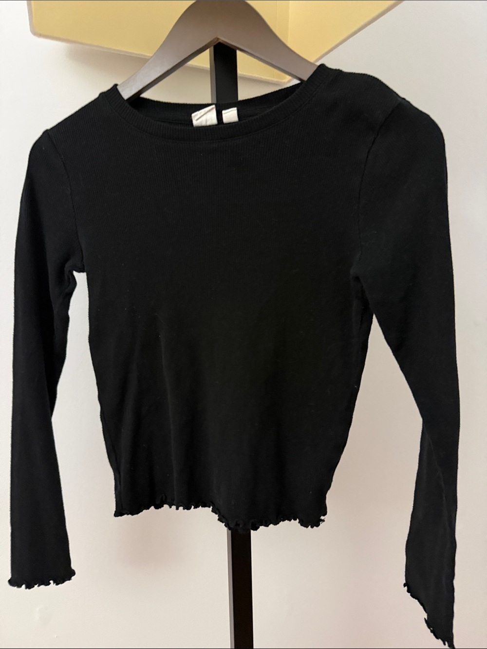 GAP Black Ribbed Long-Sleeve Lettuce-Hem Top - Women's